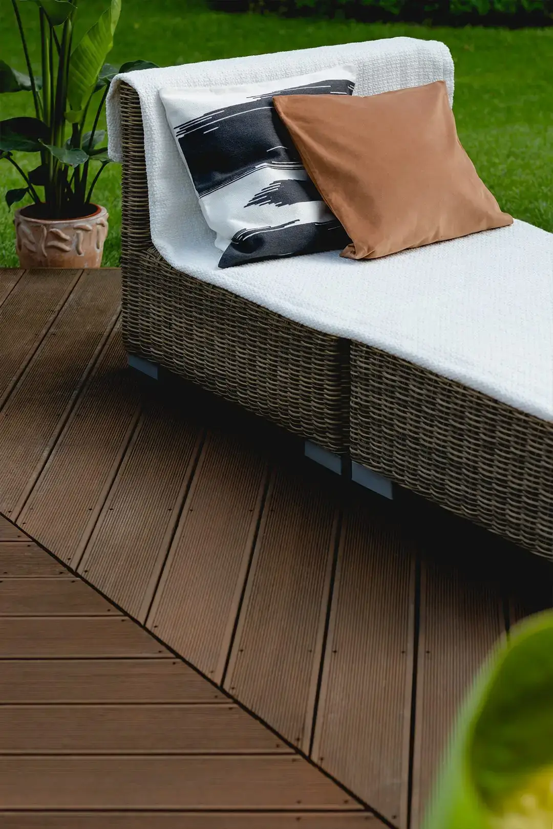 Composite deck cleaning